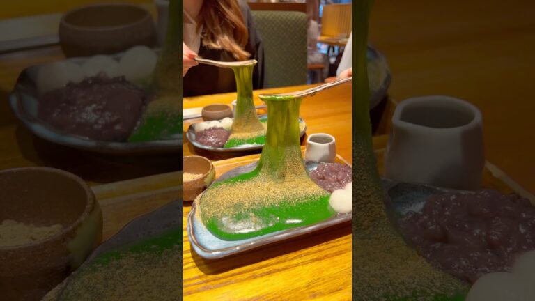 びよ〜んと伸びる濃厚抹茶わらび餅 #japanesefood #抹茶