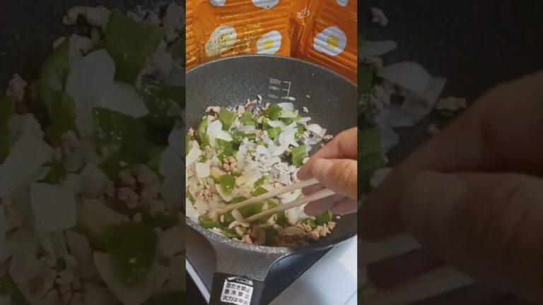 ドライカレーを作ります⑤ 🫑ピーマンを入れると⭐キーマカレーの旨さが倍になりますよ🍛🥗🍴 #shorts