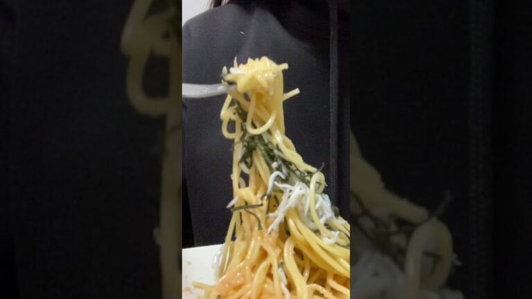 パスタ食べる/スローモーション/明太しらすパスタ