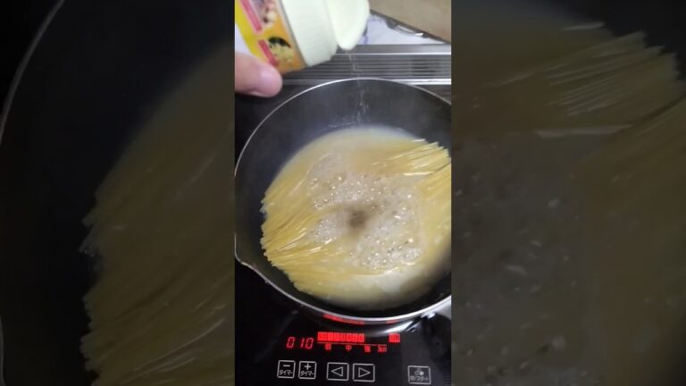 クリームシチュー2日目からスパゲティを作る残り物パスタ🍝。