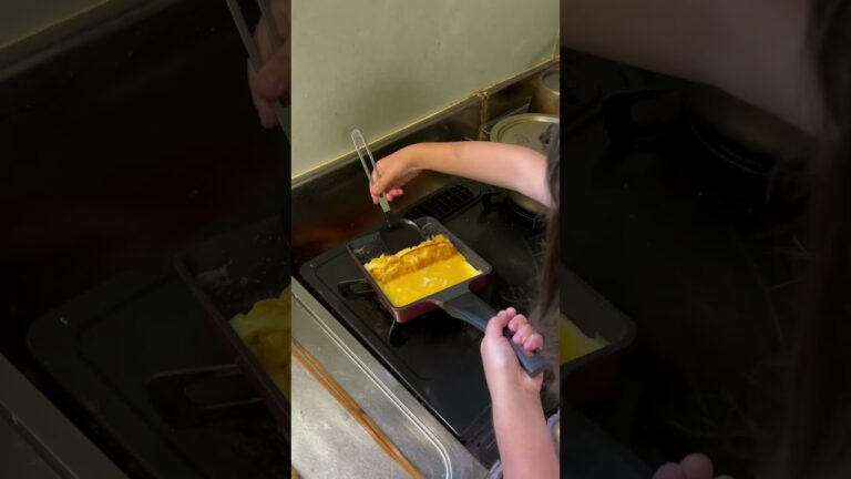 三女（8歳）が作るチーズ入り卵焼き/強火で一気に作るタイプ　#卵焼き #朝食