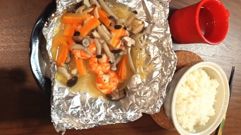 エビとキノコのホイル焼き。（クレイジーソルト）