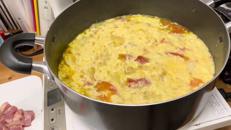 トマト嫌いも食べれる最高に美味しい味噌汁（トマトチーズ味噌汁）の作り方