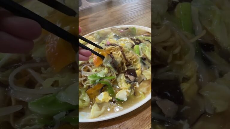 「珉珉(みんみん)」. 珉珉のあんかけ焼きそばは昔から量が多くて有名！ 激うま！