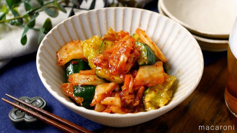 【たたききゅうりのキムチ和え】切って和えるだけ！5分で作れる♪キムチのピリッとした辛さ｜macaroni（マカロニ）