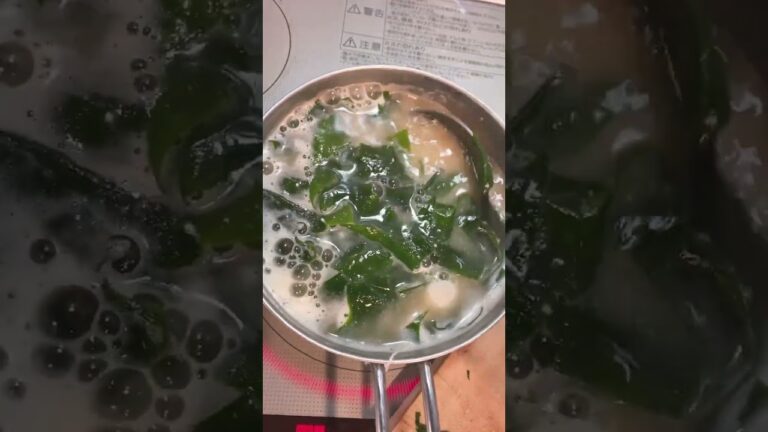生ワカメ味噌汁とナバナ茹で