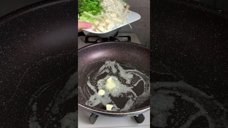 毎日眠い目こすって会社行ってる社畜の休日昼ご飯【きのこパスタ】#Shorts