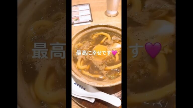 真夏の出張ごはん 熱々の味噌煮込みうどん🩷 #名古屋 #出張 #50代