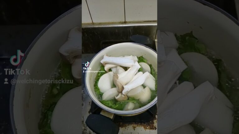 味噌汁作りました大根葉と実とエリンギです