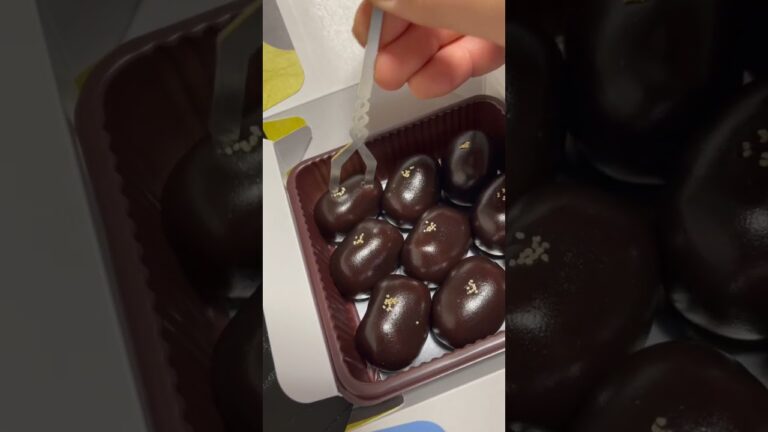 島田名物『黒大奴』、あんこを羊羹でくるんだ、これでもかって代物。うまいよ。#おいしい #和菓子 #名物 #あんこ #羊羹 #黒猫 #甘い #スイーツ