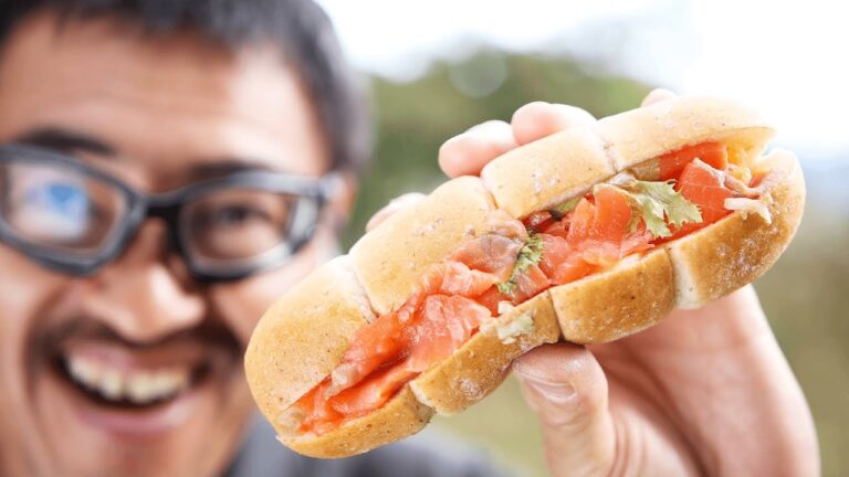 スモークサーモンとクリームチーズのサンド 最強! サブチャンネルの動画