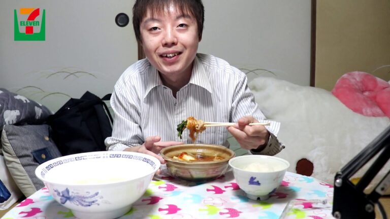 セブンイレブンの1/2日分の野菜！旨辛キムチ鍋が美味しすぎた！！