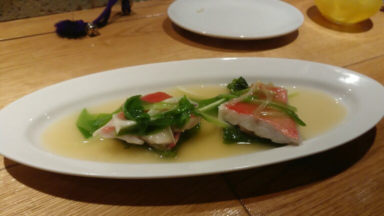 金目鯛と春キャベツのコンソメ蒸し(red snapper and spring cabbage steamed with consomme/横浜市西区岡野1-1-1キッチンイチニョ