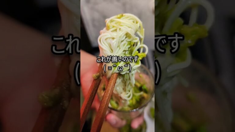 そうめんをアボカドで頂く男