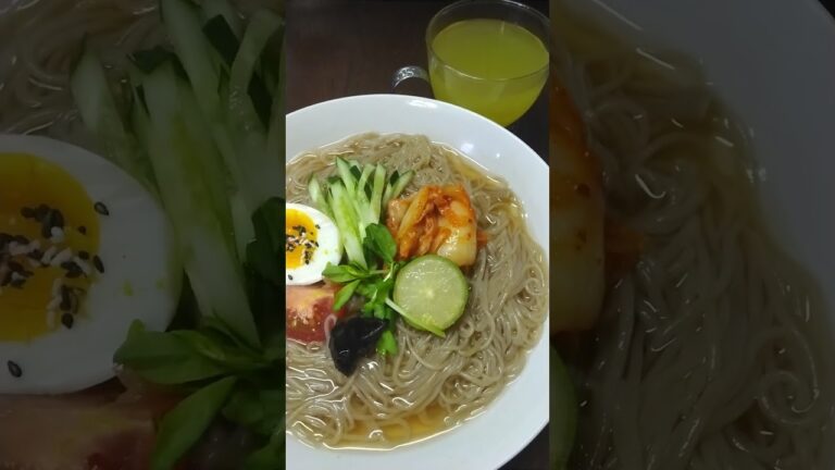 韓国冷麺。スープは、自家製。冷麺食べて皆仲良くネ。ちよつとした、ボタンの、掛け違い。正そう。