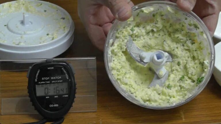 ぶんぶんチョッパーでタルタルソース作り