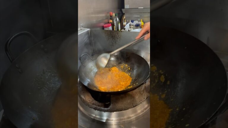 プロの中華料理人が厨房で作る本気海老チリ　#中華 #中華 #chinesefood #中華鍋#エビチリ  #チャーハン