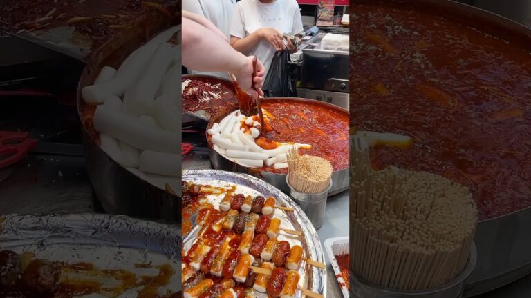 【韓国旅行】本場の市場で食べる甘辛いトッポッキ | 韓国料理