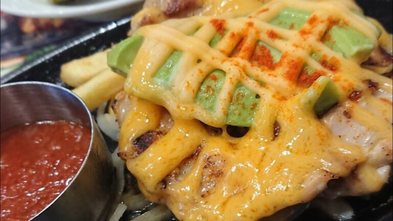 直火焼きフレッシュアボカドチキン(チーズソース)