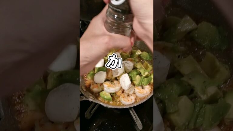 【自炊日記】アボカド・エビ・モッツァレラチーズでつくる最高ガーリック和えつくった記録なんだけどアフレコ失敗した('∇')　【おうちごはんvlog】 #shorts