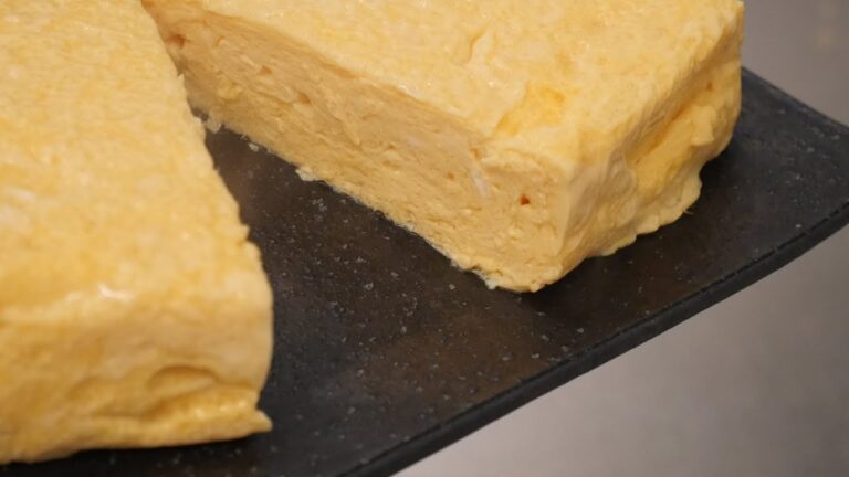 弱火で丁寧に焼くだし巻き玉子