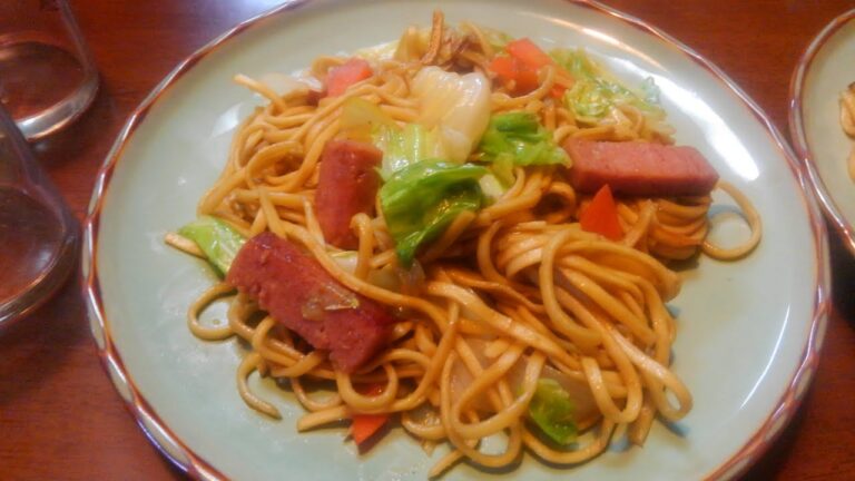 沖縄のやきそば　すき焼きのたれが魔法をかけてくれる