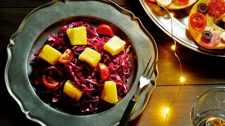 紫キャベツとパイナップルのサラダ