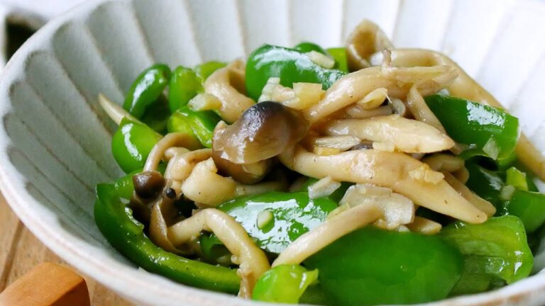 【ピーマンとしめじのガーリック炒め】作り置きにもおすすめ！簡単副菜レシピ♪