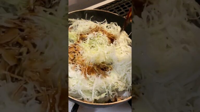 【簡単料理】超簡単 豚キャベツ丼。#shorts