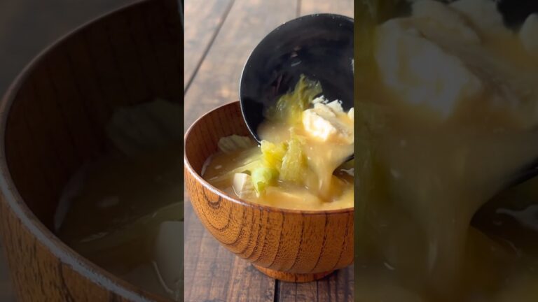 【包丁使わないけど⁉️】余ったレタスを使った豆腐の味噌汁😋🙌