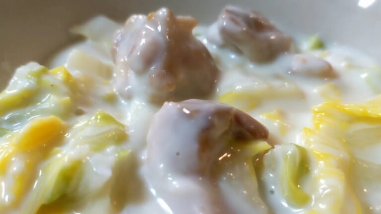 簡単!白菜大量消費!鶏肉と白菜のクリーム煮・４人前・コンソメと牛乳と小麦粉とチーズで完成!!