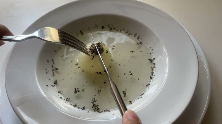 【高級レストラン風】シンプルな丸ごと小玉ねぎのそのまんまスープ