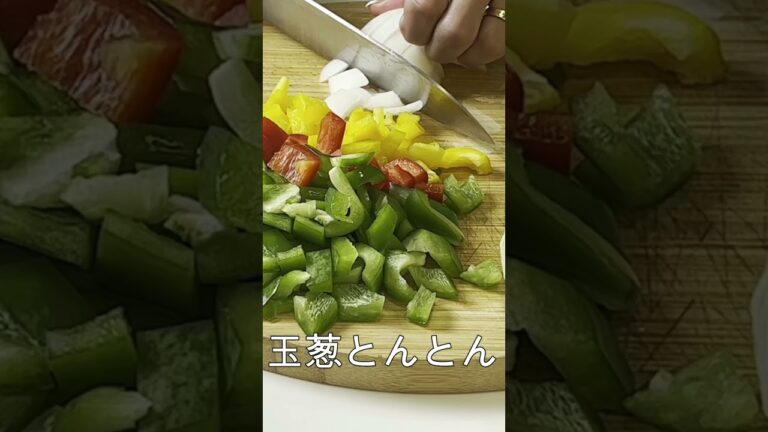 【15秒クッキング】タイ料理の人気メニューのガパオライスをおうちで再現！ナンプラーとトムヤムペーストで簡単調理❤︎#shorts #簡単 #飯テロ #タイ料理#staub#鶏肉レシピ