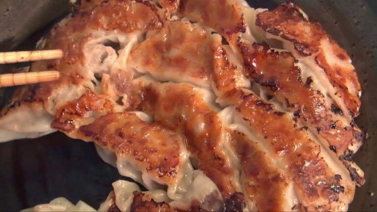 【ズボラ】たった2つの材料と皮で餃子を作る方法とは？【手抜き】