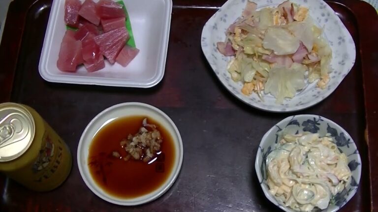 夕食　マグロ　キャベツ炒め　ポテサラ