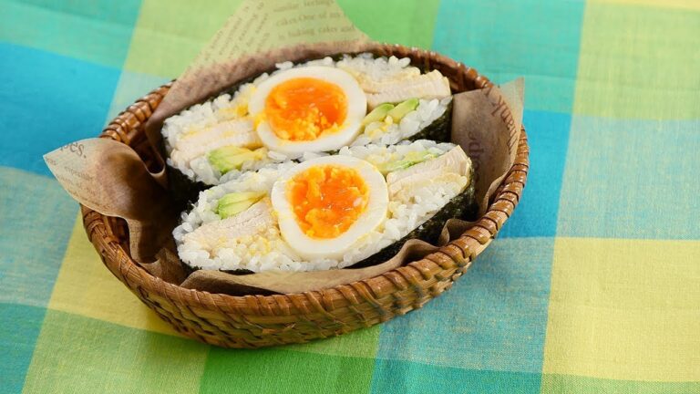 アボカドとたまごのおにぎらず