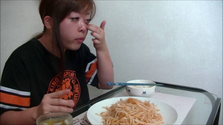 【手料理】ピリ辛もやし炒め　にんにくたっぷり【食べる】