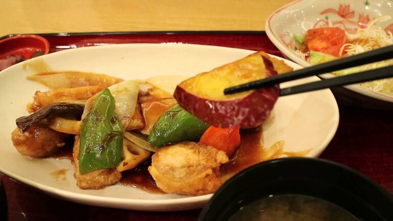 秋田　四六時中　鶏の黒酢あんかけ定食