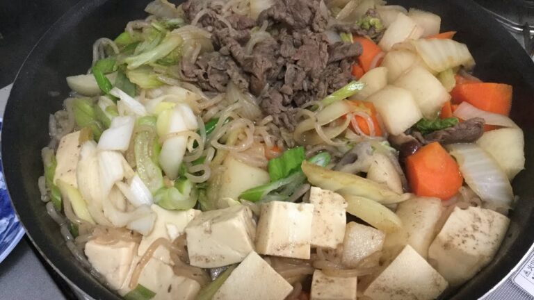 讃岐スタイルすき焼きの作り方教えます❤️大根など根菜入れるのが香川県の常識なのです😋
