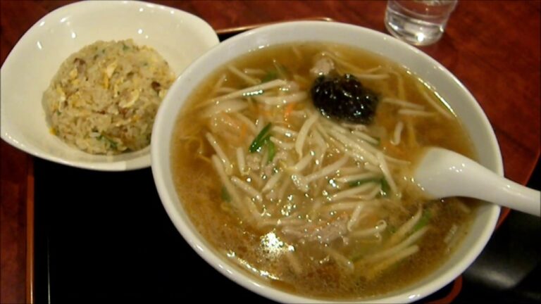 【今日の昼飯】 新御茶ノ水 中華料理 太一の「モヤシのあんかけそば（醤油スープ）と半チャーハンのセット」 920円