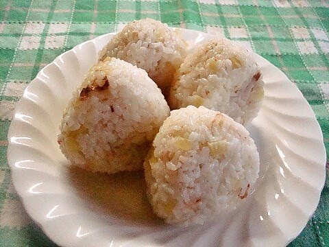 たくあんとマヨのおにぎり