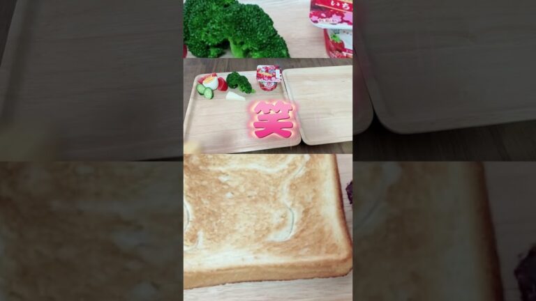 手抜きで簡単／休日の朝昼ごはん／木のワンプレートに盛り付け／トマト／きゅうり／ブロッコリー／SHEIN購入品のクッキーの型抜き（犬）／食パンレシピ