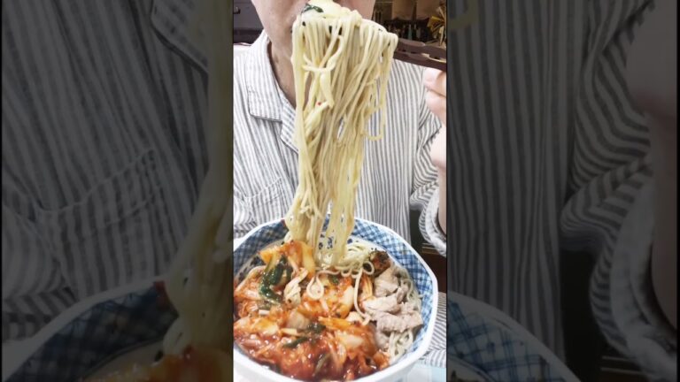 豚キムチそば‼️ピリ辛でかなり美味しい😋