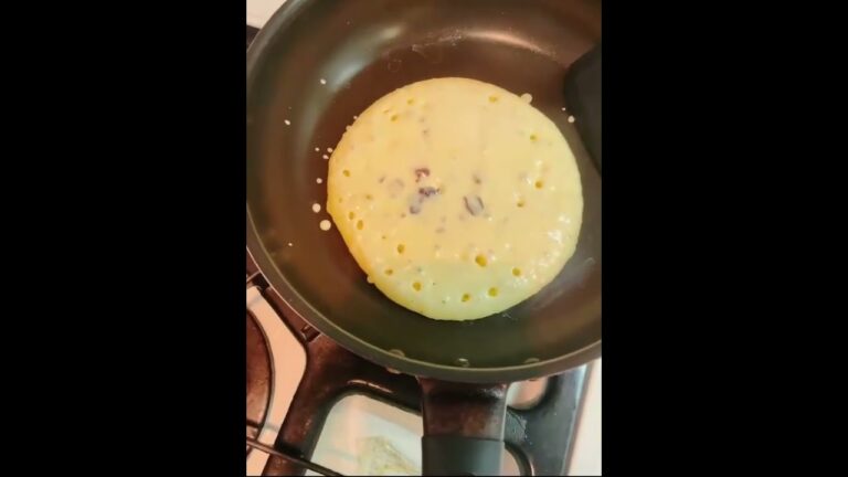 極しっとりパンケーキにドライフルーツを混ぜ込んでひっくり返すだけの動画