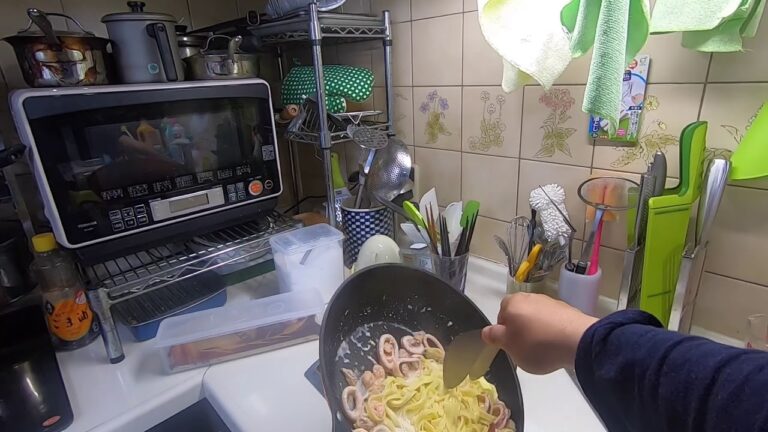 ［料理］業務スーパーの食材でめっちゃ美味しいイカ明太スパゲティを作る動画