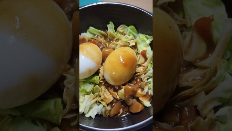 キャベツ➕ゆで卵➕レトルトカレー😁👍