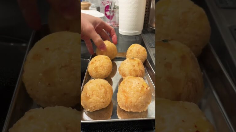 韓国風おにぎりと厚焼き卵定食な晩ごはん。#男子ご飯 #料理男子 #料理勉強中 #おうちごはん #クッキングラム #自炊男子 #よるごはん日記 #暮らしを楽しむ