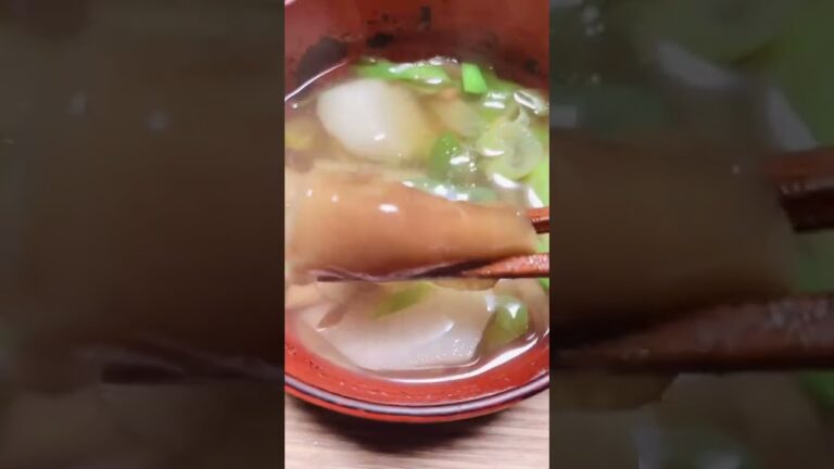 このきのこ汁っていうかなめこ汁ですが、めっちゃなめこが大きいんですよっ♪…おいしいっっ！！ #shorts