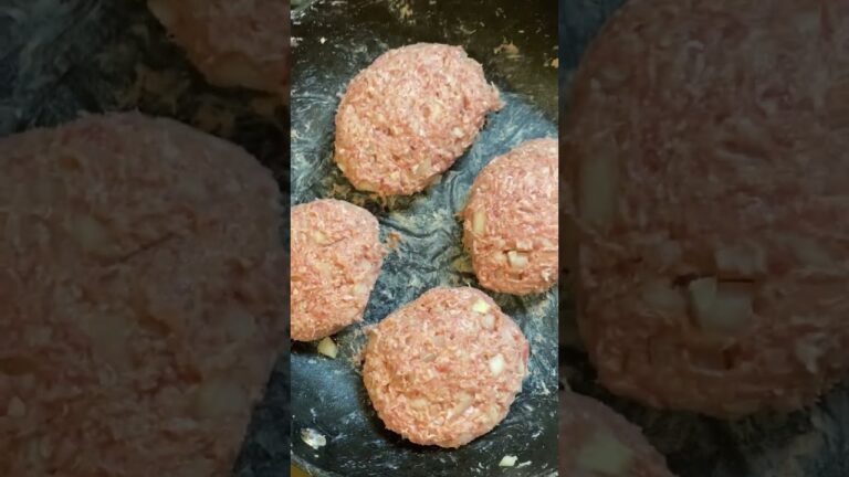 【お手軽】フライパンだけで作る煮込みハンバーグ　#料理 #男飯 #節約 #自炊 #ごはん #ひとり暮らし #shorts #ハンバーグ