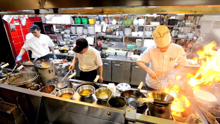 まとめ超絶BIG炒飯ラッシュ！客1000人が押し寄せる関西最強町中華の鍋振りに驚愕| Japanese Street Food